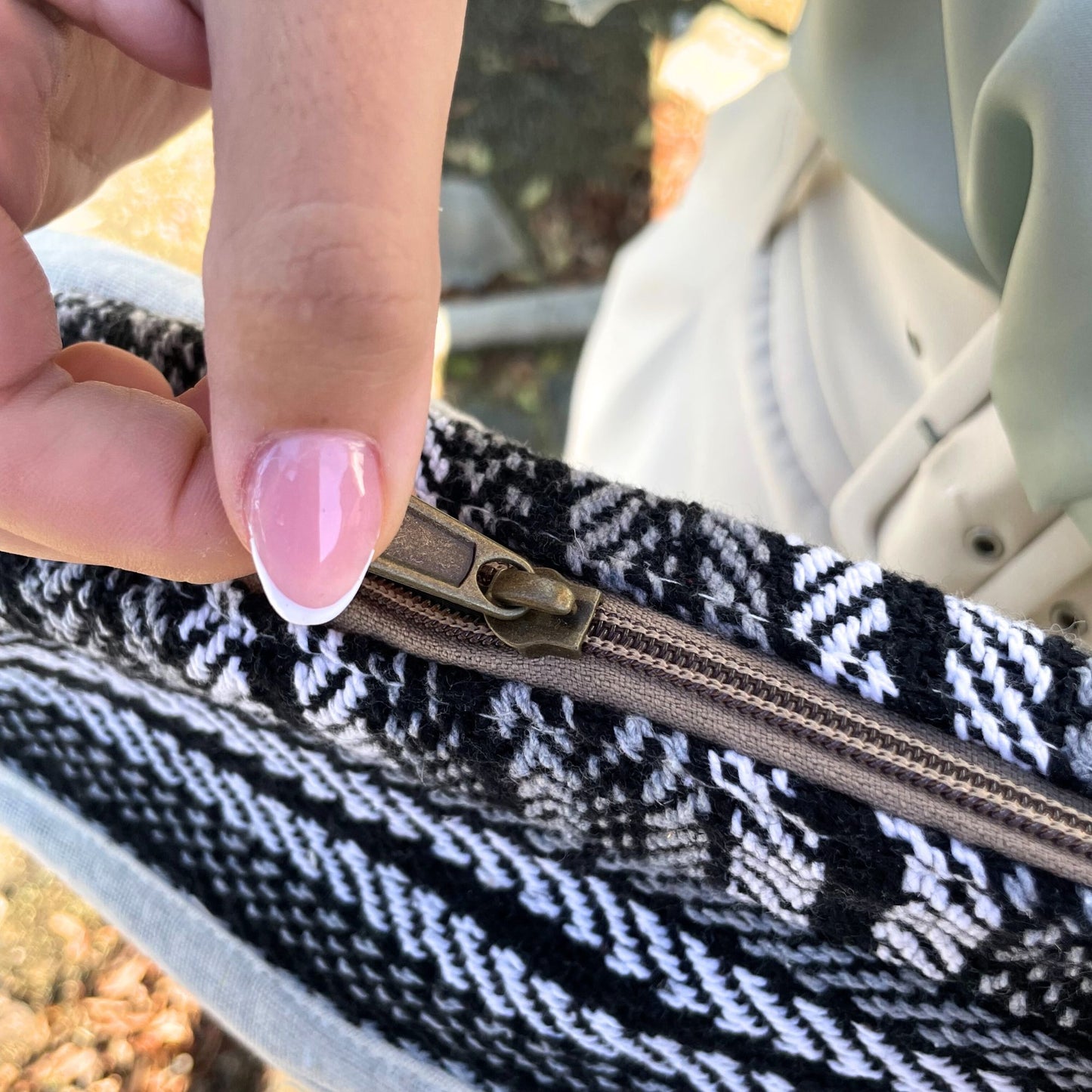 Soft Banjar Laptop Bag - Grey Strips | 3